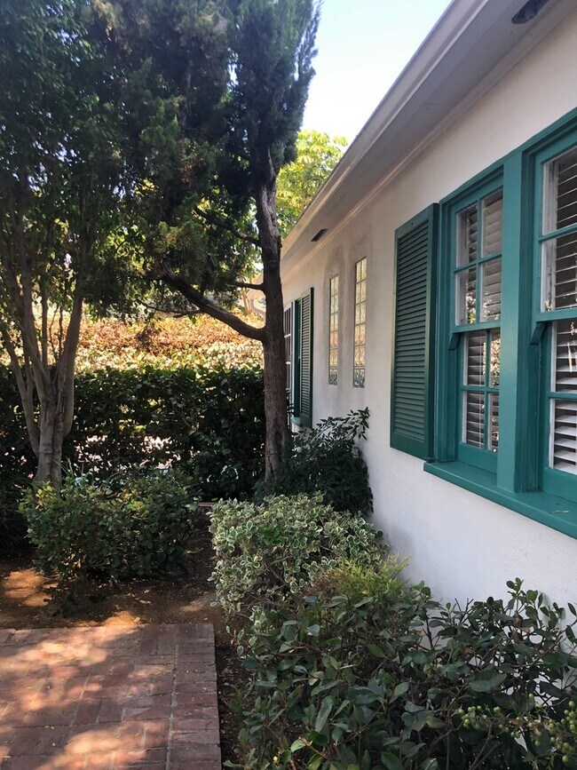 Building Photo - COMING SOON! Beautiful Home near Warner Brothers Studio! AVAILABLE 6/10/2026
