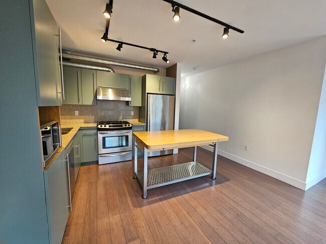 Building Photo - Bright Capitol Hill 1BR at BRIX | Parking Included |