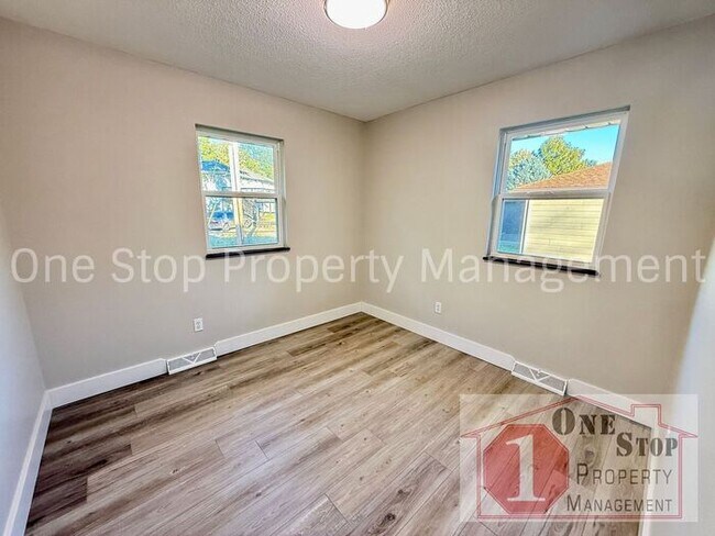 Building Photo - 4-Bedroom, 2.5-Bathroom home in Independence
