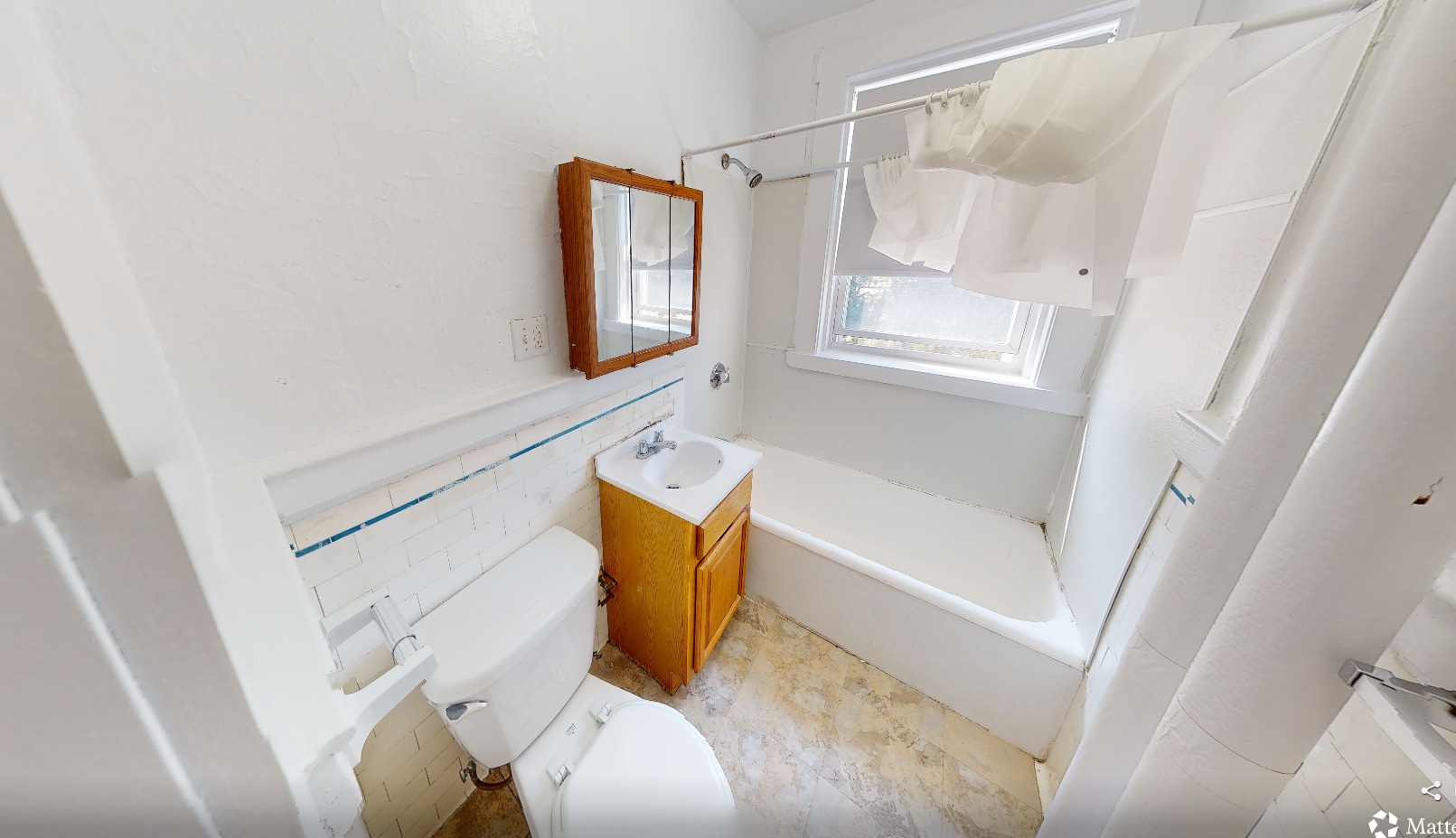 Building Photo - 425 Park Dr