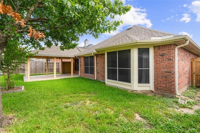 Building Photo - 10115 Willow Crossing Dr