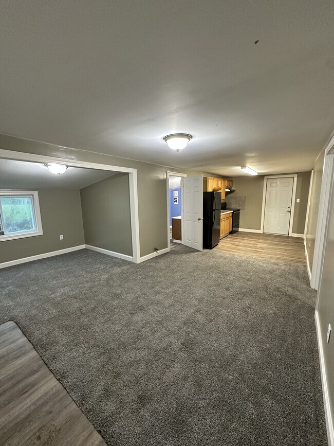 Building Photo - 620 S Gharkey St