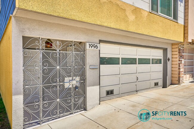Building Photo - Silver Terrace: Updated Single Family Home...
