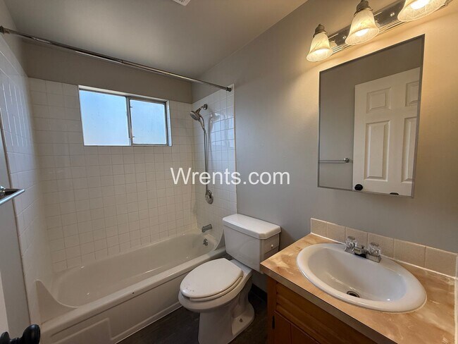 Building Photo - 2909-2911 E Rockwell