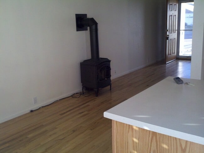 Building Photo - North-east one level living.