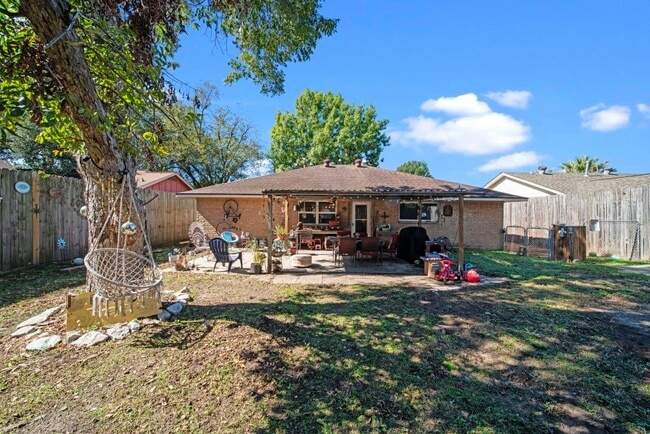 Building Photo - 8606 Twisting Vine Ln