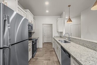 Building Photo - Brand new town home in Iron Horse!!
