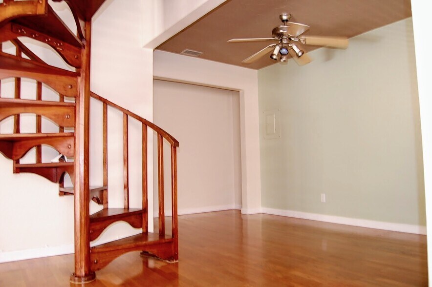 Recessed Entertainment Area - 2500 Burleson Rd