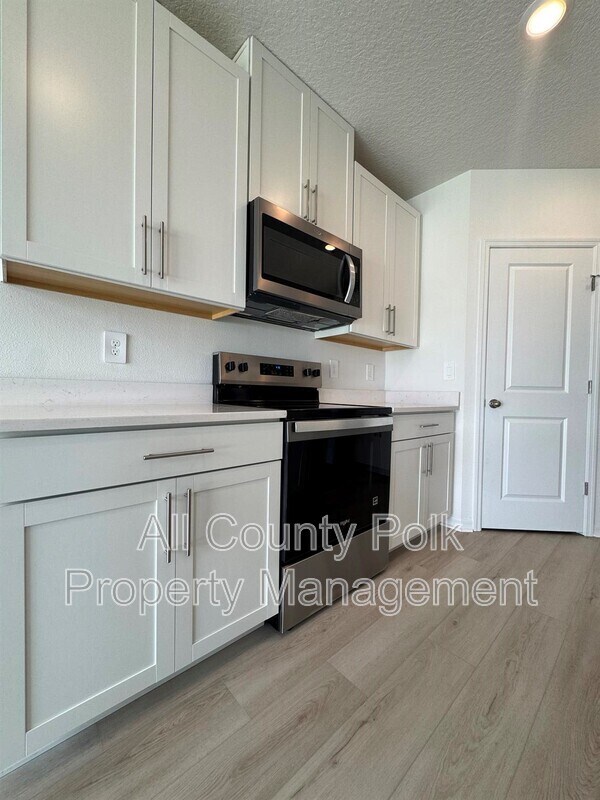Building Photo - 2061 Rosewood Dr