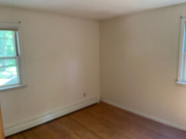 Building Photo - 730 Lonely Cottage Rd