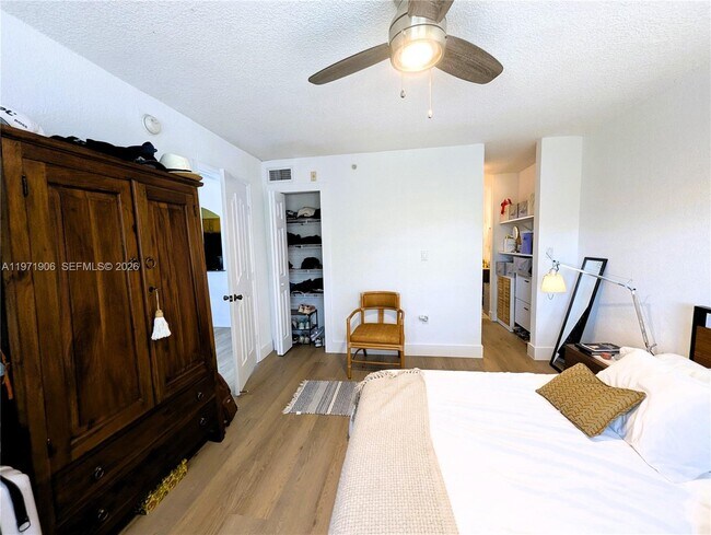 Building Photo - 445 SW 11th St