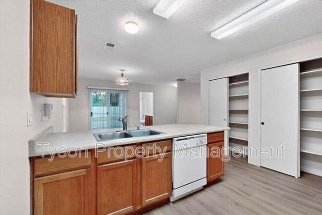 Building Photo - 8001 Vinemont Pl NW