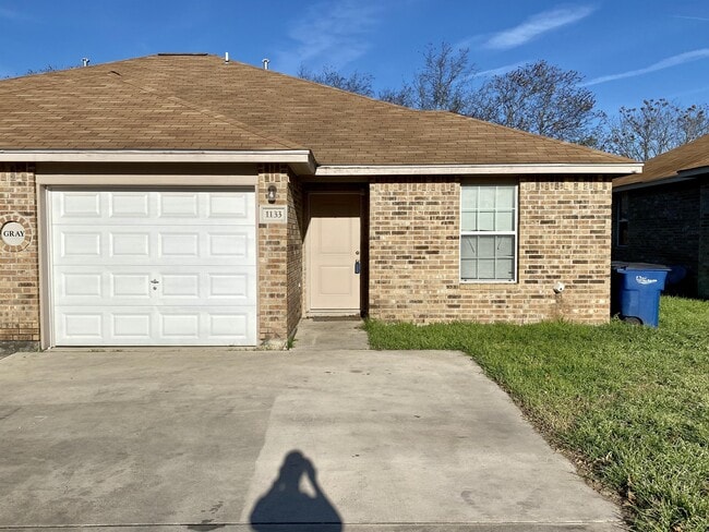Primary Photo - 1133 Misty Acres Dr