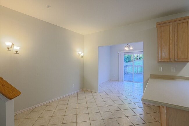 Building Photo - 641 Kirkcaldy Wy