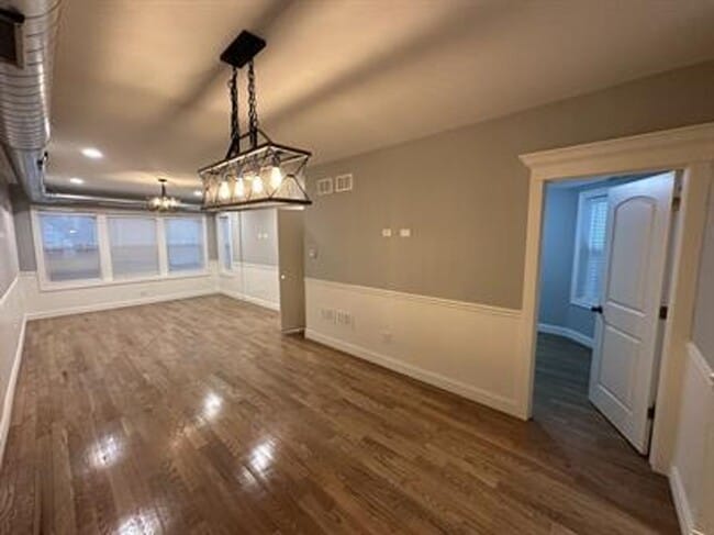 Building Photo - 4807 W Argyle St