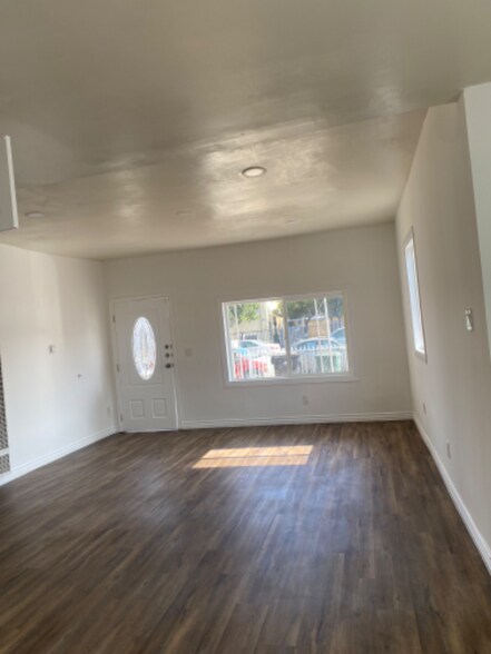 Building Photo - 1616 E 87th St
