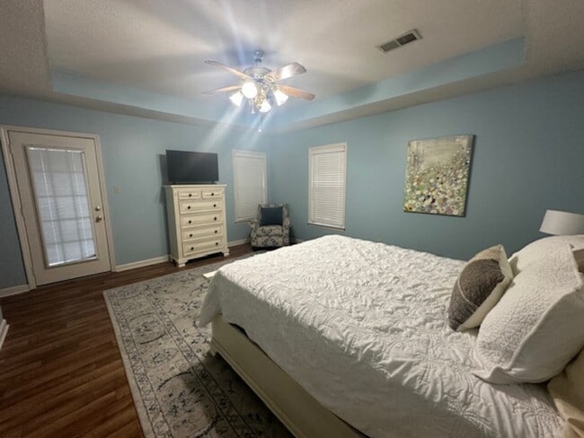 Building Photo - 4 Walnut Grove Cove