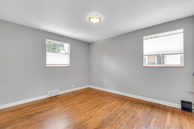 Building Photo - 3032 S Corona St