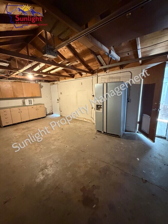 Building Photo - 2228 Maple St