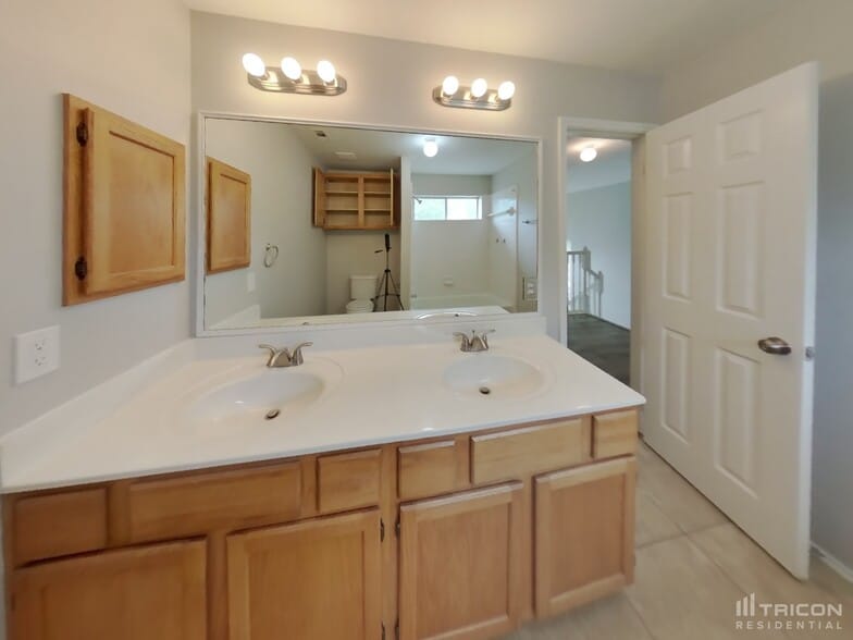 Building Photo - 1701 Pecan View Dr