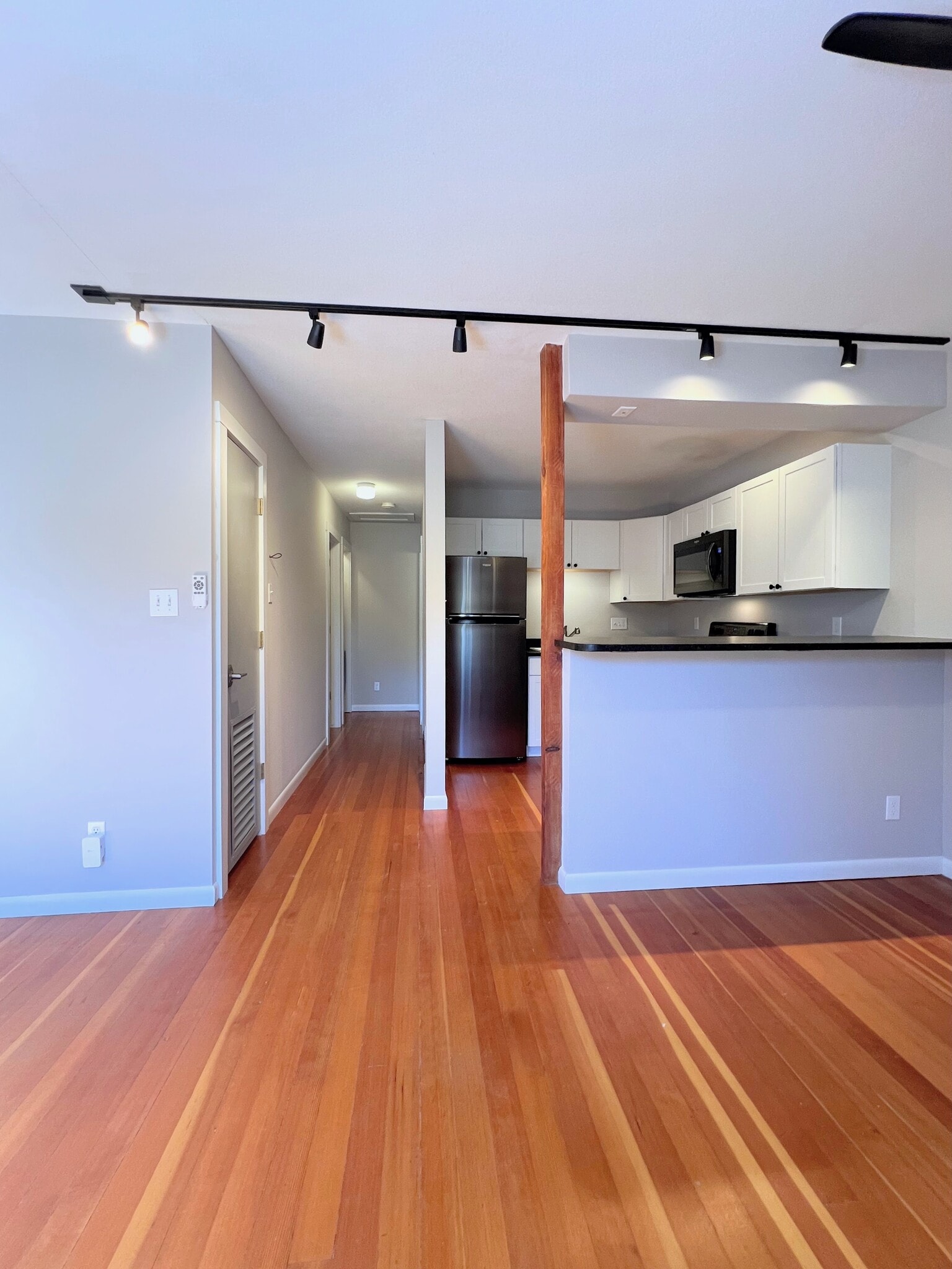 Building Photo - 1768 1/2 W 3rd Ave