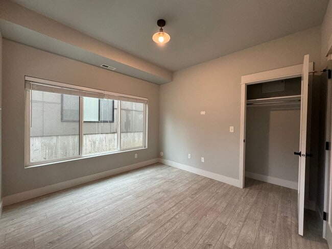 Building Photo - Modern 2 Bed, 2 Bath with Rooftop Patio! *...