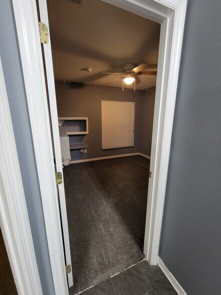 Building Photo - 2038 Blackston Ave