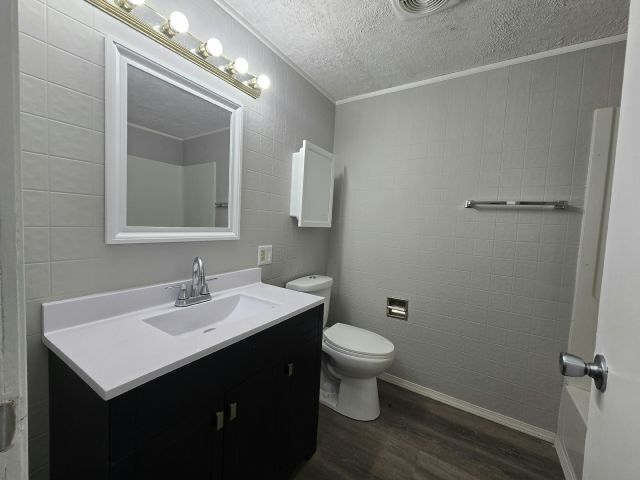 Building Photo - 406 Viking Terrace