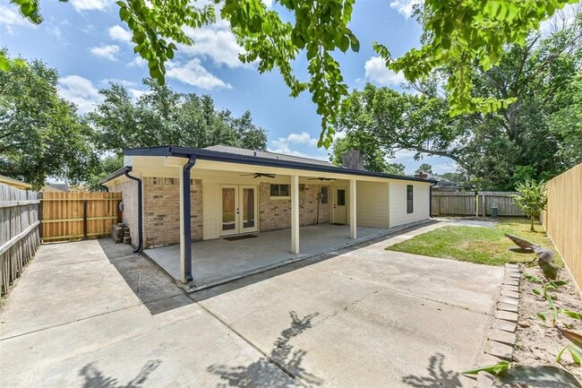 Building Photo - 210 Gentilly Dr