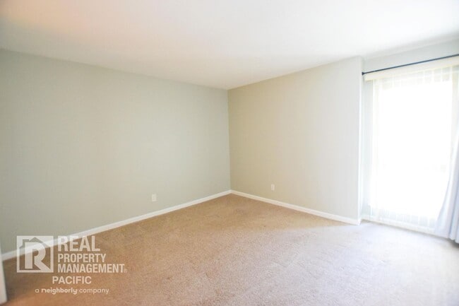 Building Photo - Bright & Spacious 1-Bedroom in Prime Oakla...