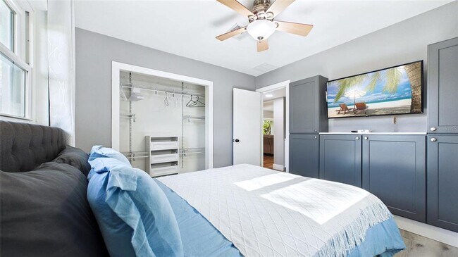 Building Photo - 101 N Mercury Ave