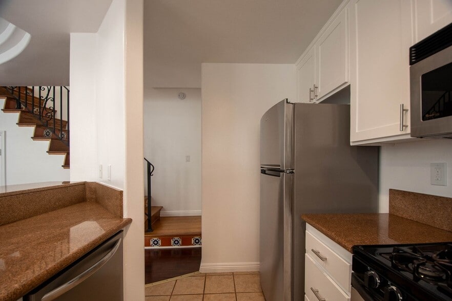 Building Photo - 4259 Dixie Canyon Ave