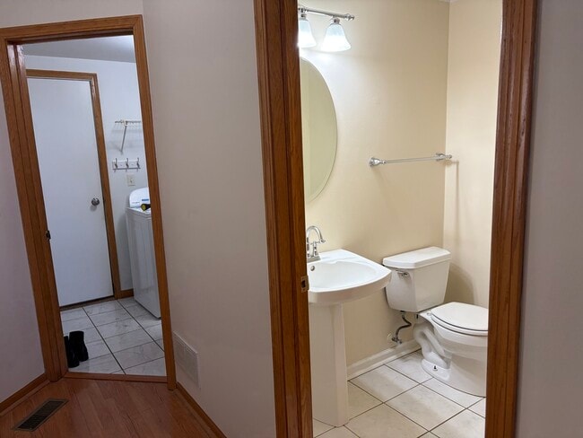 Building Photo - 113 N Barton Trail