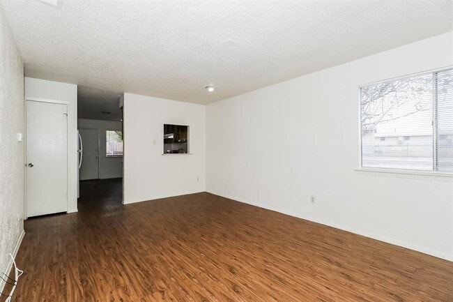 Building Photo - 323 W William Cannon Dr