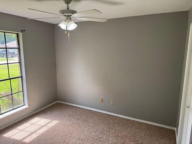 Building Photo - 4931 Gen Rusk Dr