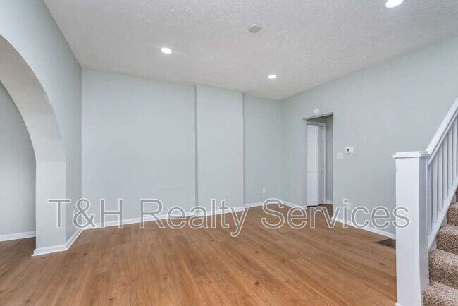 Building Photo - 326 Jefferson Ave