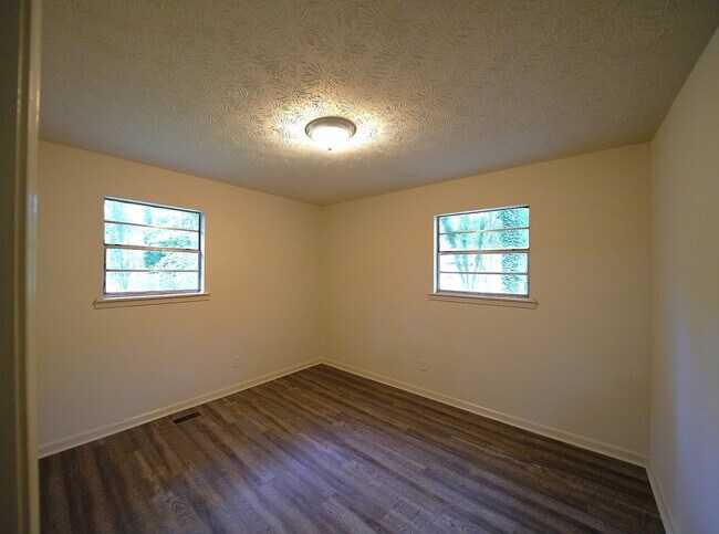 Building Photo - 3887 Rosita Ave
