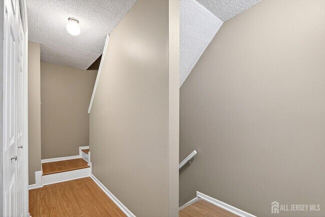 Building Photo - 70 Hampshire Dr