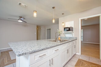 Building Photo - 5019 Northfield Dr