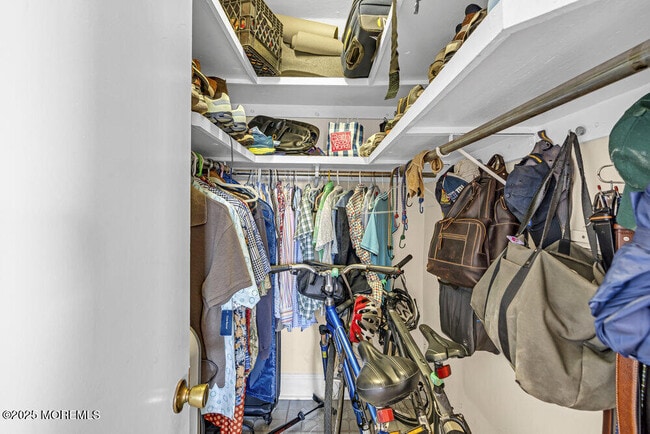 Building Photo - 400 Deal Lake Dr