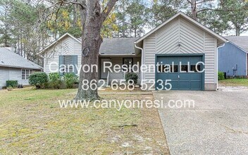 Building Photo - Spacious 3-Bedroom Home for Rent in Fayett...