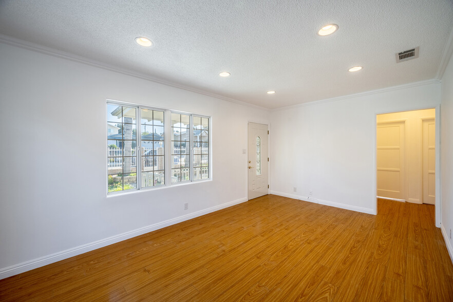 Building Photo - 10645 Mather Ave