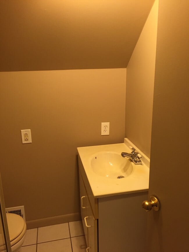 Building Photo - Cozy 3 bedroom 2bath Bungalow in nice Redford neighborhood