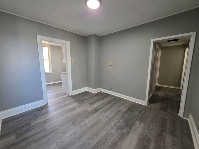 Building Photo - Spacious 1 bedroom 1 bathroom apartment for rent!