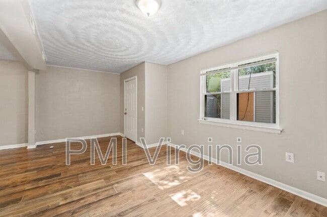 Building Photo - 909 E Liberty St