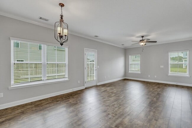 Building Photo - AVAILABLE JUNE [PETS PERMITTED]