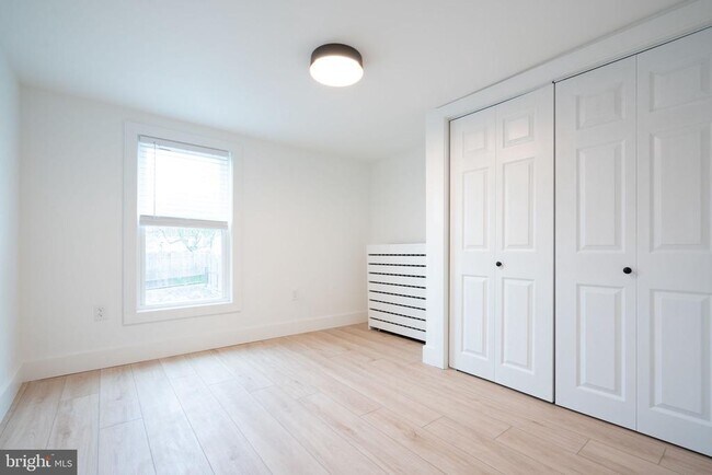 Building Photo - 170 Markle St