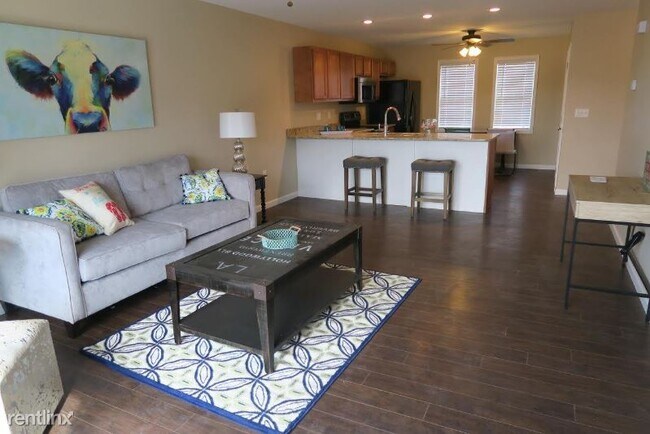 Primary Photo - 2 br, 2.5 bath Townhome - 5 Tall Grass Ln