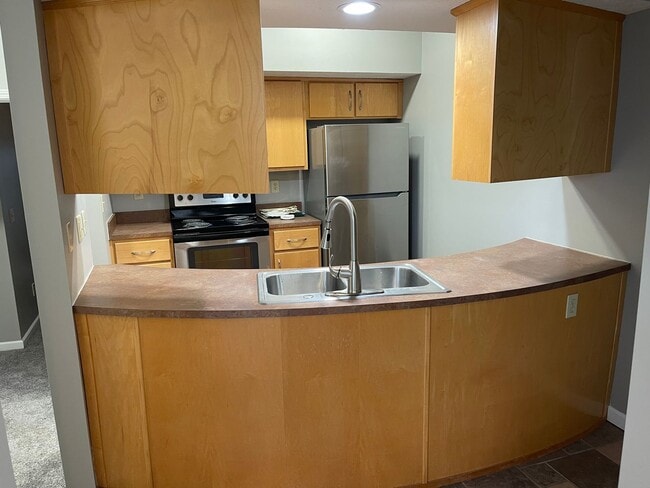 Building Photo - Large Downtown Condo