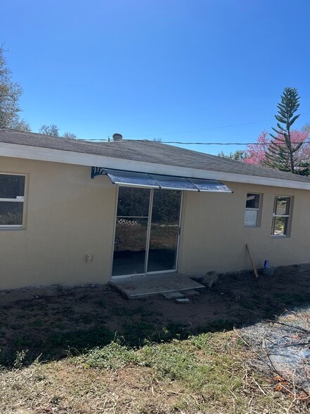 Building Photo - 4324 Hedge Dr N